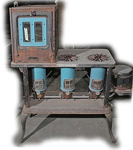 1-06: Perfection 3-burner Kerosene Stove