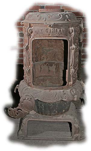 1-5b: Oak Parlor Stove, Garland and Jewel